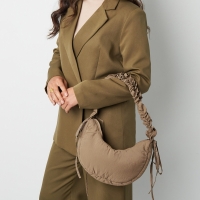 Khaki crossbody tas met ruffles