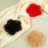 Sleutelhanger - tashanger fluffy bloem zwart