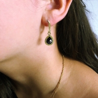 Oorbellen Onyx druppel goud