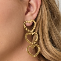Oorhangers met 3 hartjes - goud