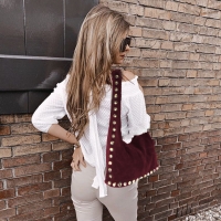 Schoudertas suède leer met studs -Burgundy